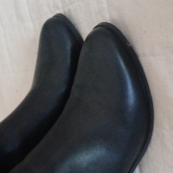 Shoes - Picture 4 of 4